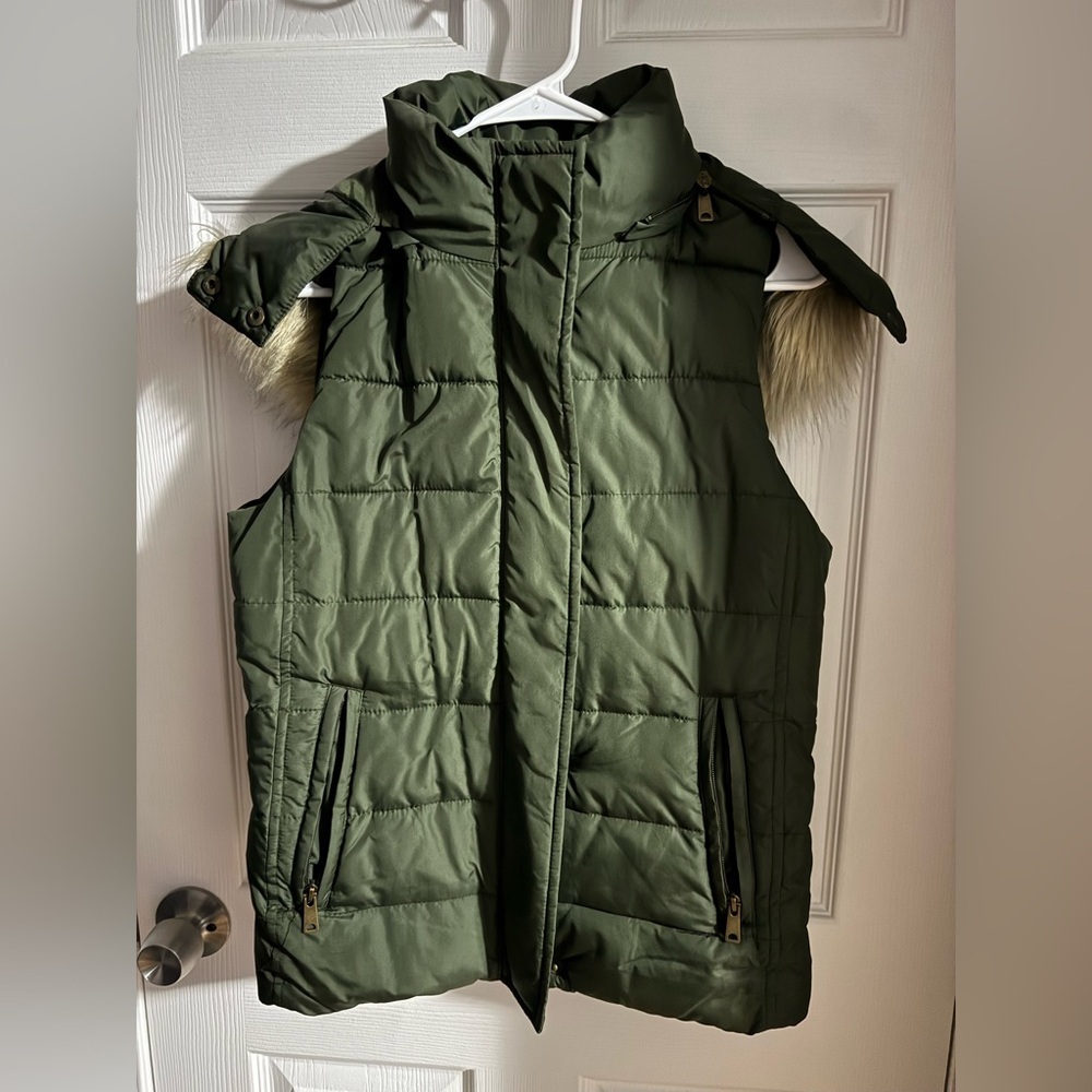 Banana Republic Puffer Vest with Detachable Hood with Fur XS
